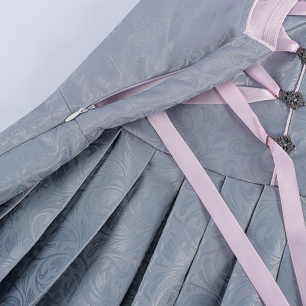 Dirndljurk in grijs – Oktoberfest | Met roze kanten schort voor een elegante traditionele stijl