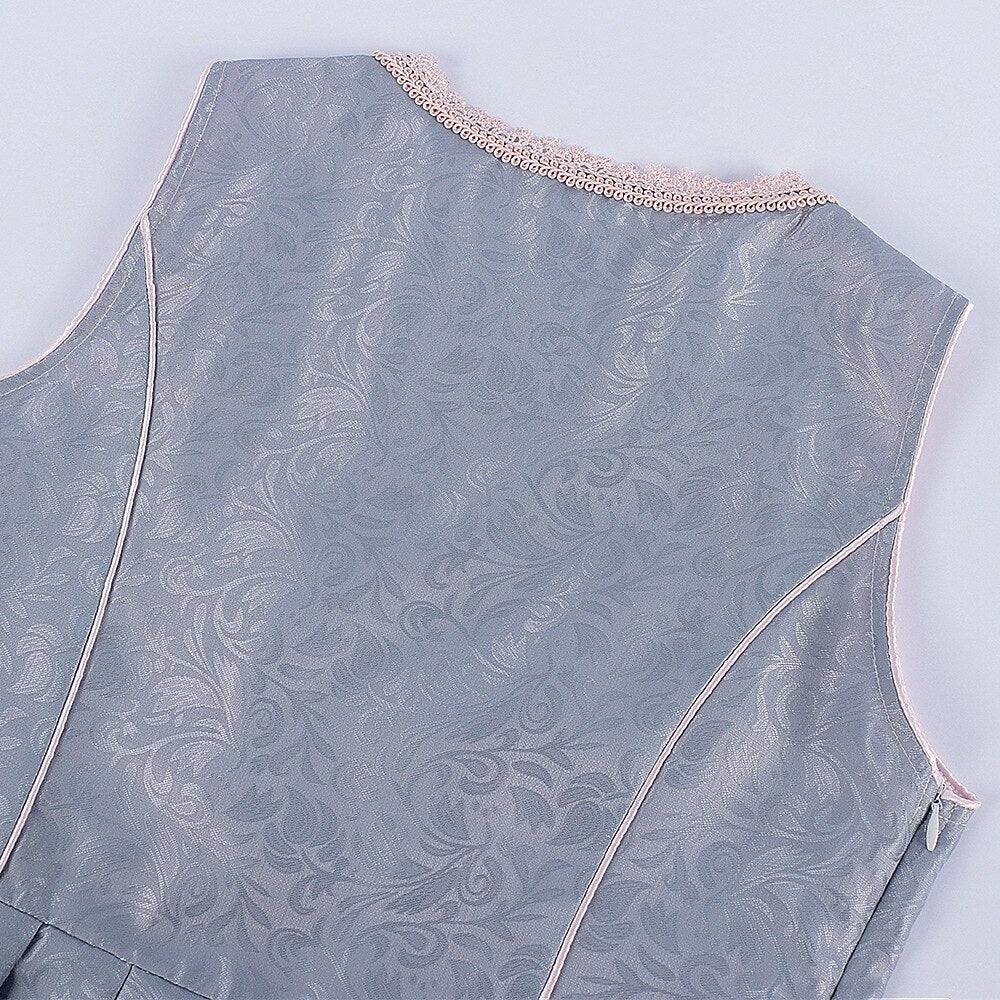 Dirndljurk in grijs – Oktoberfest | Met roze kanten schort voor een elegante traditionele stijl