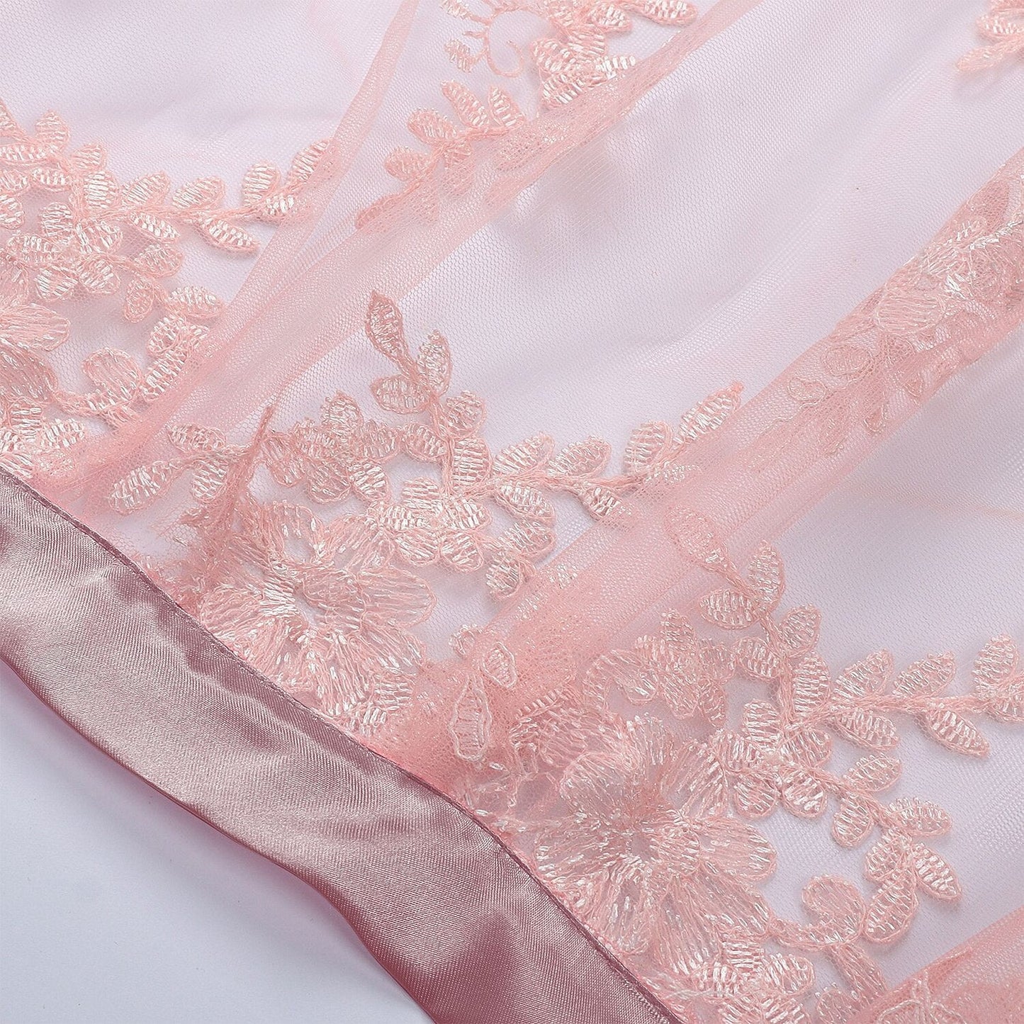 Dirndljurk met rozenpatroon – Oktoberfest | Romantische klederdracht met blouse en schort