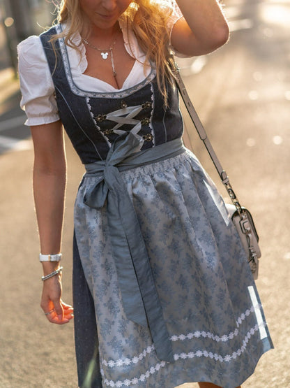 Blauwe dirndljurk met schort – Oktoberfest | Klassieke klederdracht voor een stijlvolle verschijning