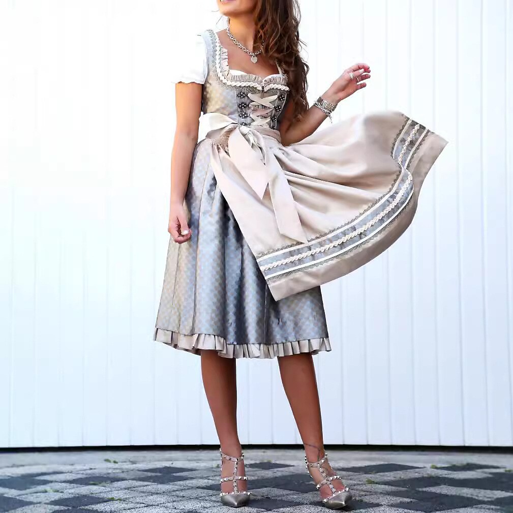 Elegante dirndljurk in abrikoos – Oktoberfest | Stijlvolle klederdracht met schort
