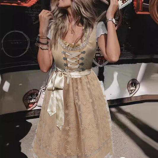 Vintage dirndl in abrikoos met schort – Oktoberfest | Klassieke Wiesn-look in delicate kleuren